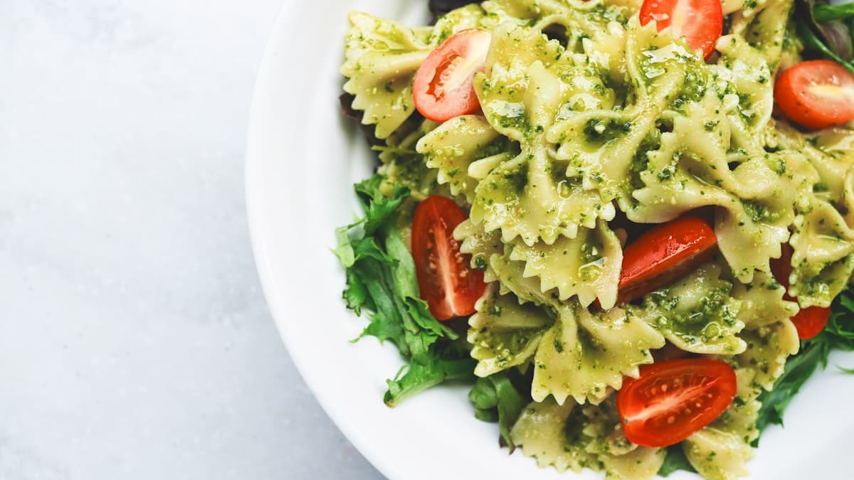 A Drizzle on Rice, Potatoes, and Pasta: What Studies Say About Olive Oil and Post-Meal Blood Sugar