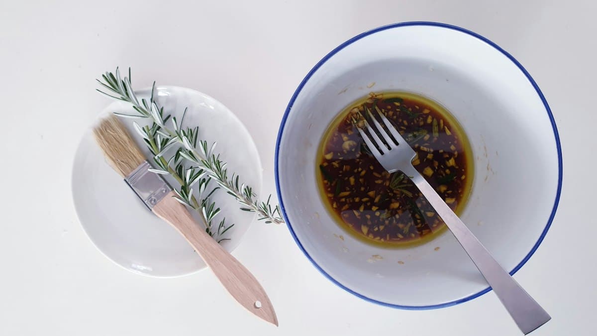 Balsamic, White Wine, or Apple Cider: Matching Vinegar Acidity to Your Olive Oil