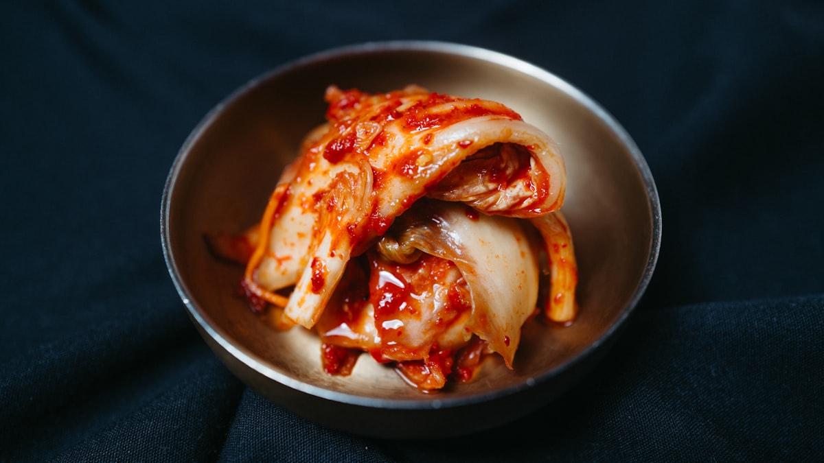 올리브밭과 한국 발효 항아리 — 두 문화의 숙성 미학