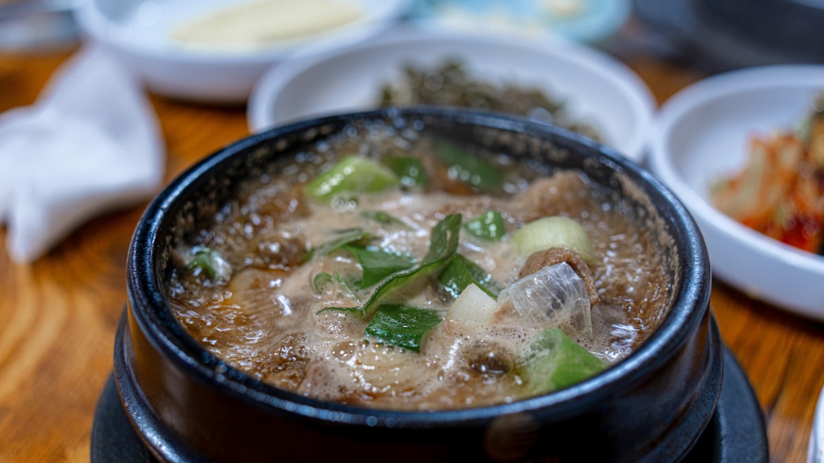올리브오일과 어울리는 한식 국물 요리들 — 순두부찌개, 콩나물국, 맑은 조개탕