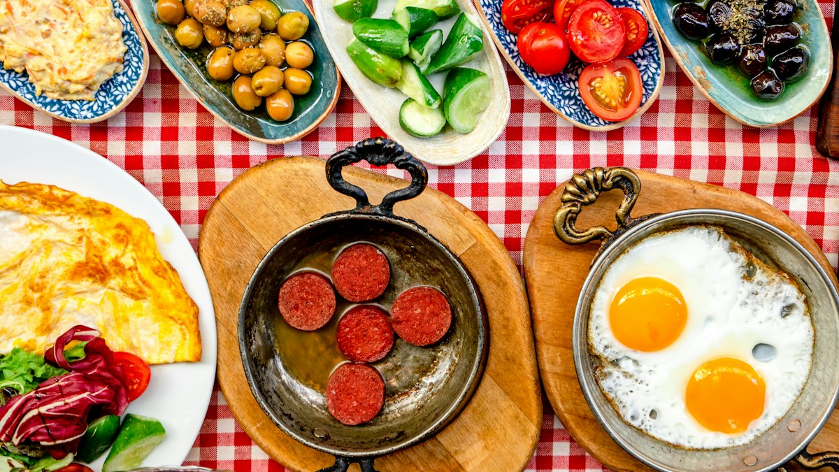 올리브오일을 활용한 지중해식 아침 식사 구성